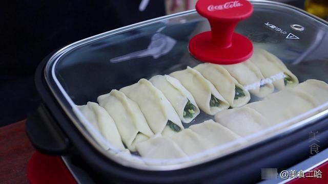 面团|烙锅贴时，别直接用面粉、淀粉水了，多放1样食材，好吃到爆炸