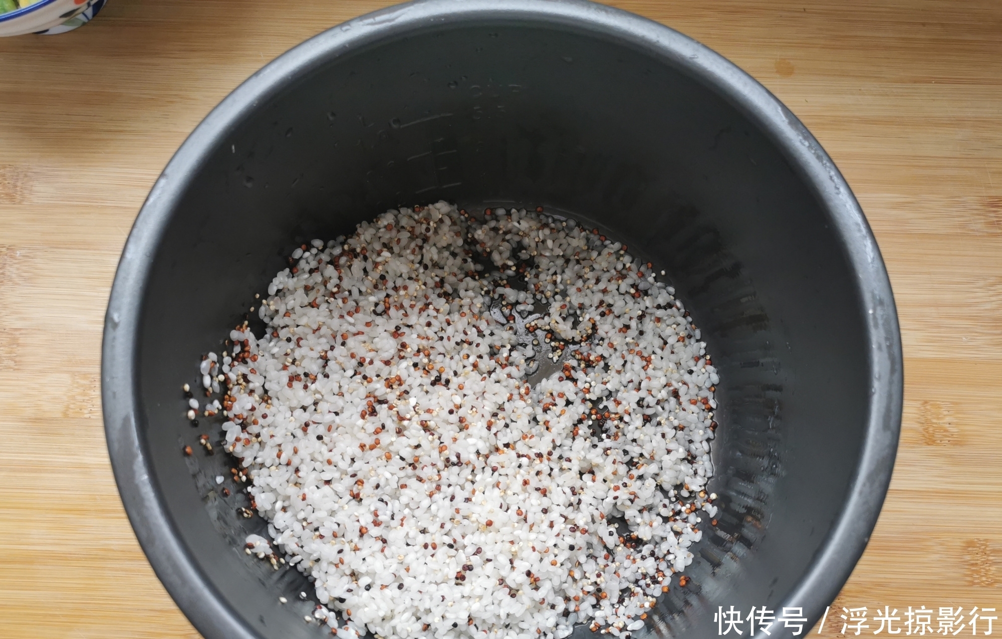 懒人|简单易做的懒人焖饭,饭、菜、肉一锅出,省事好吃,比叫外卖都快