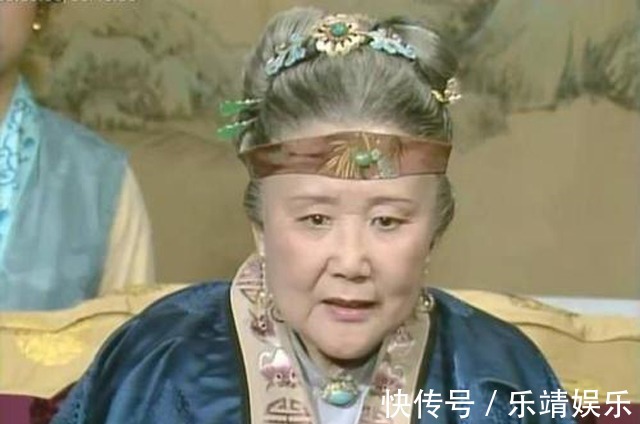 黛玉!贾母最爱的是薛宝琴雪中赏红梅,你看林黛玉穿啥衣服