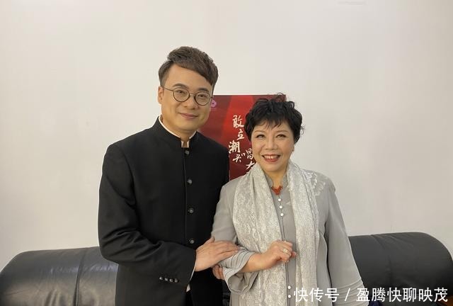 浅谈丁建华舞台朗诵中的饱满