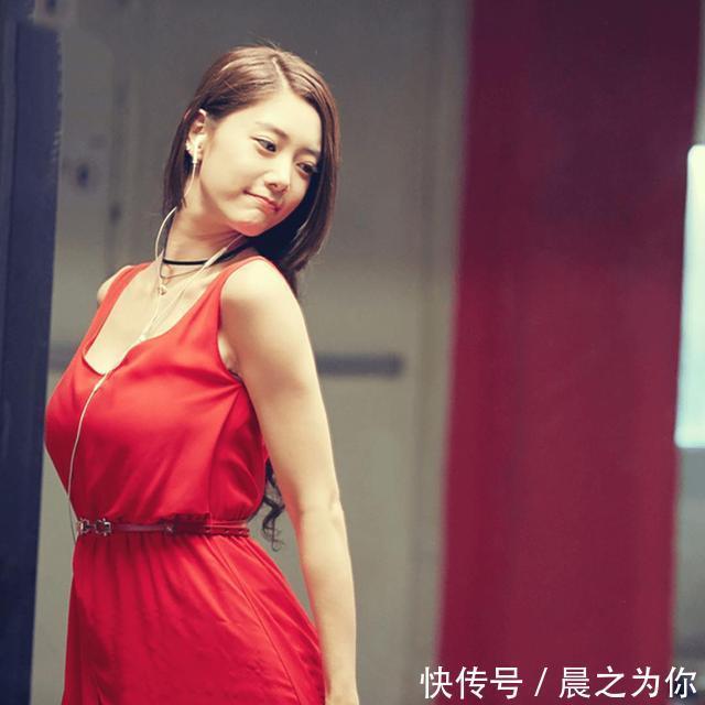 小姐姐|亚洲第一美女穿上“无痕裤”，小蛮腰加“漫画腿”太吸睛