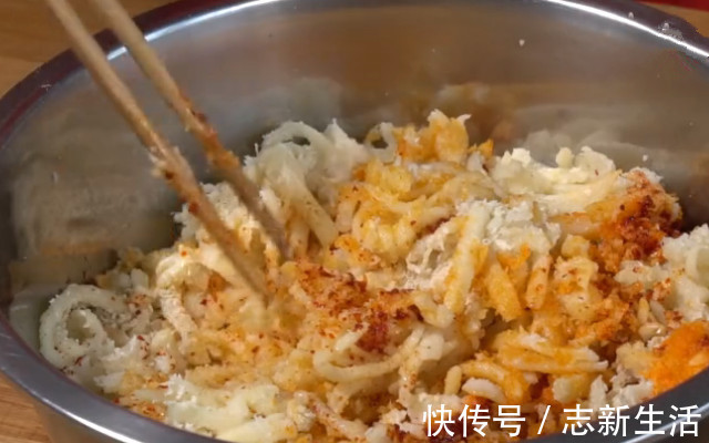 土豆换种新做法,不炒不炸不煮,全程不加一滴水,吃着比肉还香!