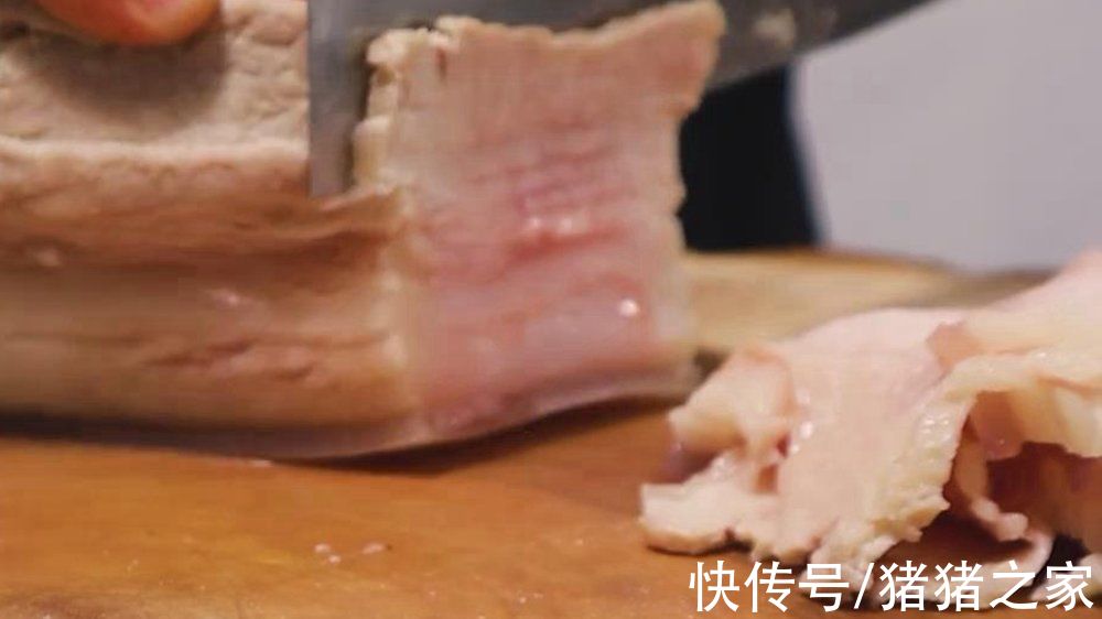 餐馆炒的回锅肉为什么那么好吃?方法很简单,肉片干香肥而不腻