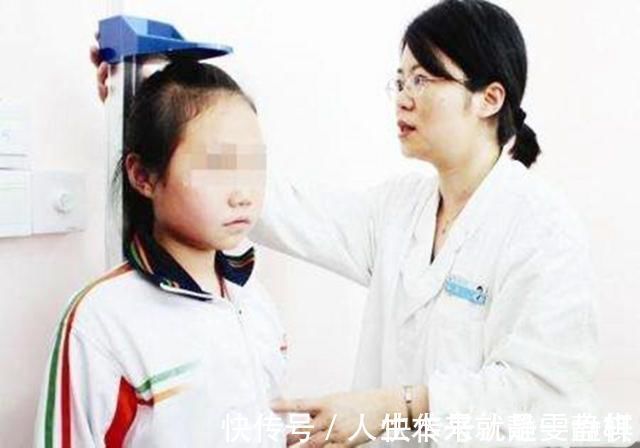 损失|孩子从小陪爸妈熬夜,身高发育暂缓,医生斥责:至少损失5cm
