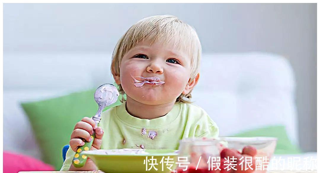 固定量|八分饱更有利宝宝脑发育,喂养过量反而有害,三个表现就是信号