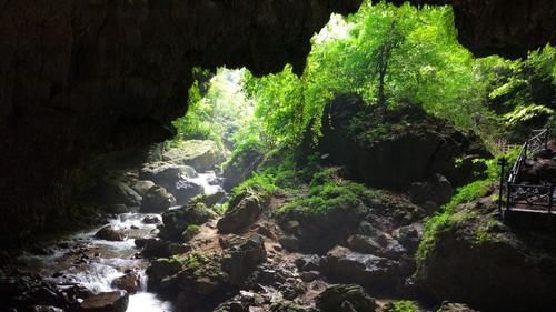 广西一处4A级峡谷风景区，犹如地球上一道美丽的伤痕