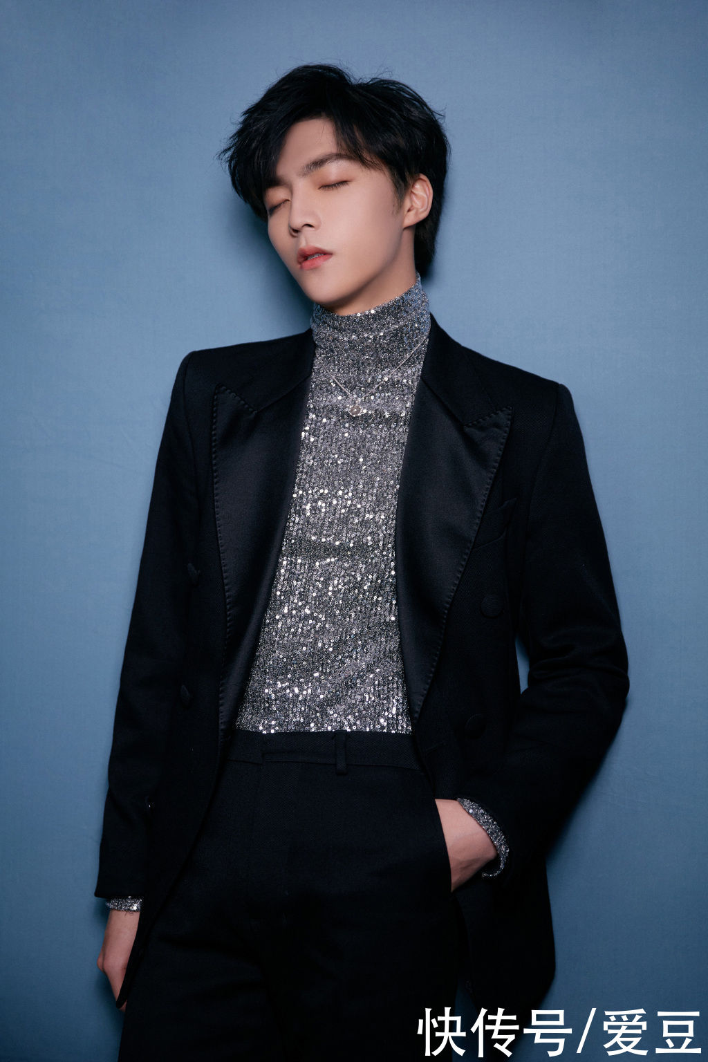 210130 陈立农亮相颁奖晚会演唱《年少无邪》四项提名中荣获“最受欢迎新人”奖项