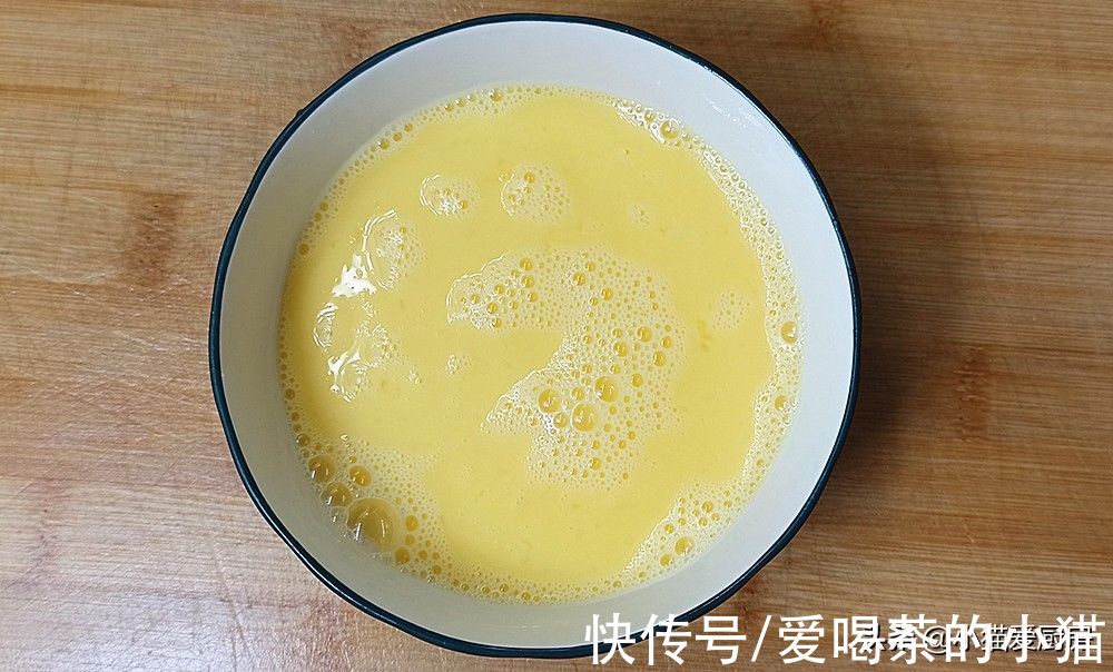 芹菜叶是个宝，丢掉可惜了，教你个特色吃法，清香爽口给肉不换