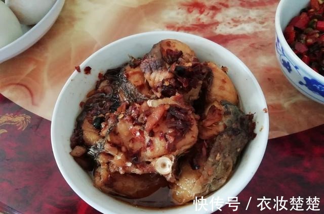 奶奶|孩子过生日,奶奶做了一桌菜,朋友圈火了,网友:我也想过生日了