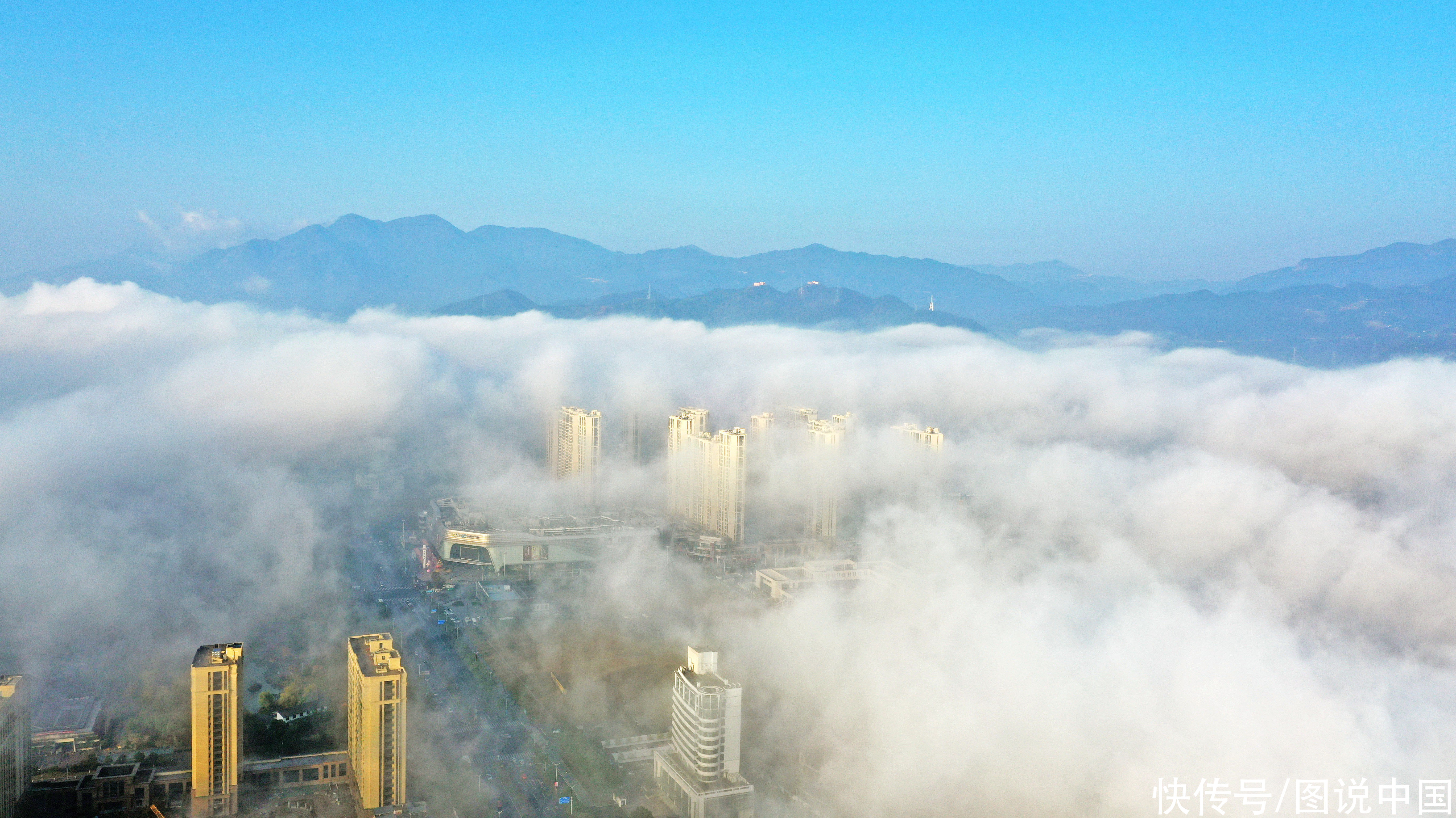 浙江仙居：雨后县城美若仙境