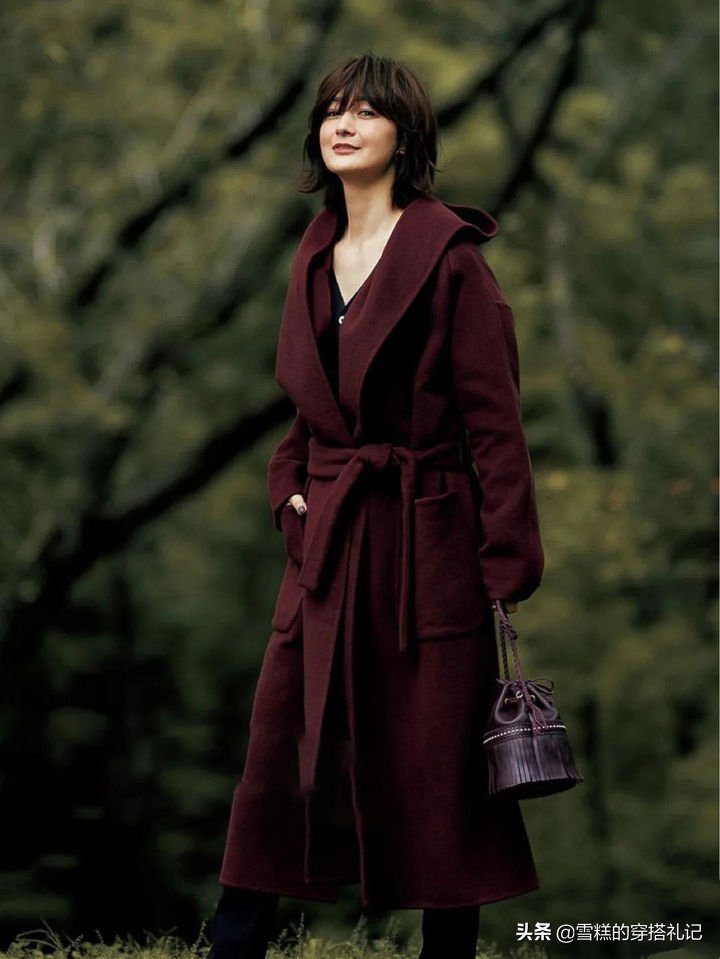 富冈佳子 被52岁富冈佳子的穿搭惊艳了,人过半百却美得优雅,太值得借鉴