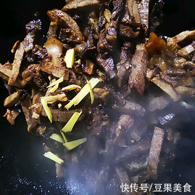 寒冷与温暖之间只差一碗麻辣牛肉干