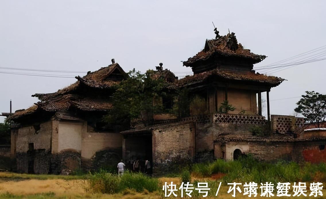 三个人#老祖宗忠告:“一人不进庙,两人不观井,三人不抱树”,啥意思?