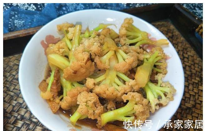 炒菜花|炒菜花时,直接下锅易夹生,多加1步,菜花香嫩好吃