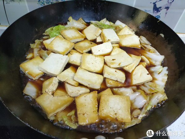 它和豆腐天生一对，热热乎乎炖一锅，汤汁都不剩