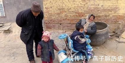 高原红|过年期间奶奶带了7天的娃,把妈妈逗乐,萌娃变成了二狗子