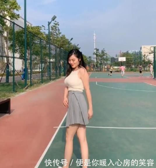 时尚|简洁时尚的小姐姐，简约却不简单，让人一见难忘