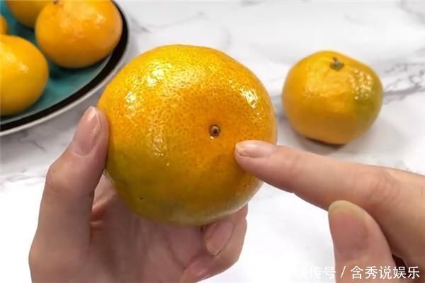 好吃|才知道买橘子要挑母的,教你挑选窍门,橘子皮薄水多,又甜又好吃