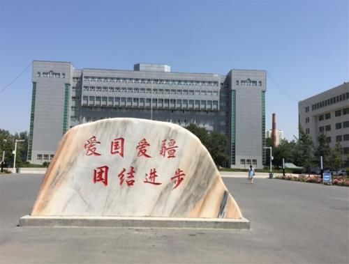 学生都在偷摸捡漏的2所211，报考竞争小录取分低，就业还受帮扶