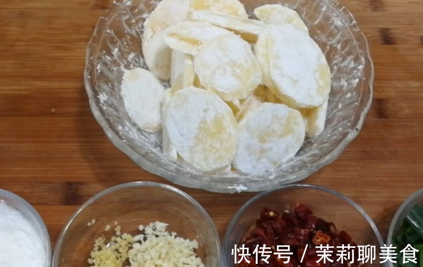 土豆|做干锅土豆片，别直接下锅炒！教你正确做法，土豆鲜香入味特解馋