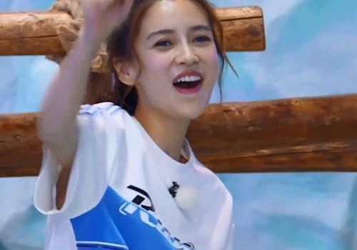 《奔跑吧》为baby改变规则,别人都被关起来,她却获VIP席位