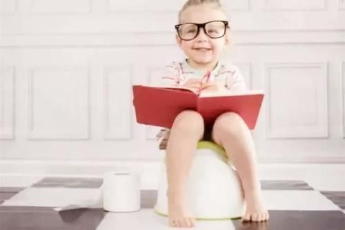 如厕|为省钱而流行的“新型把尿”,正在摧毁孩子的泌尿系统,别大意