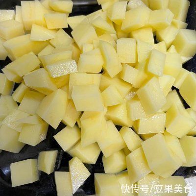 腊肉|好吃的腊肉豆角焖饭,是不是很有食欲呀