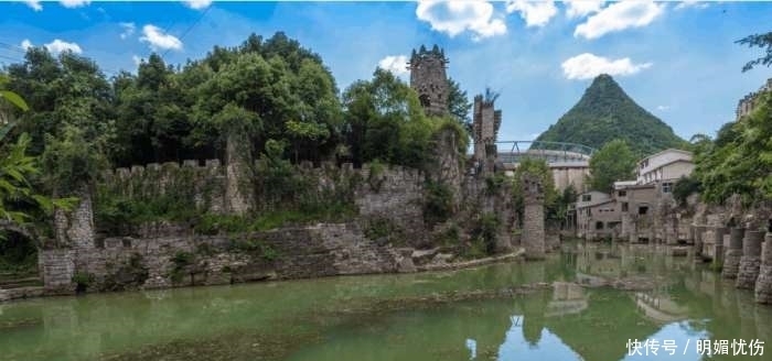 七旬老人花20年打造一座石头城堡,重现古夜郎国