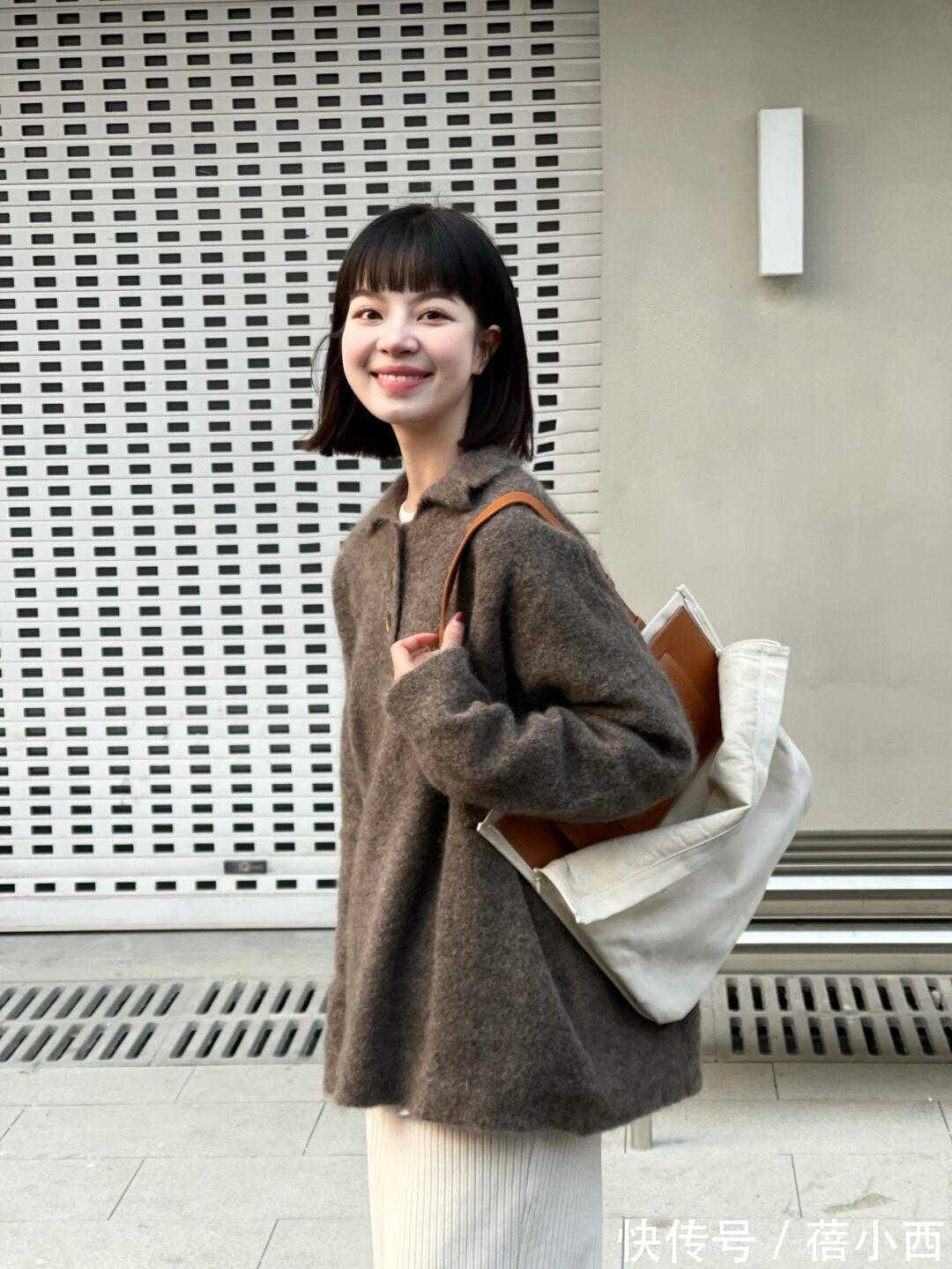 毛衣|原来“小白裤”这么显瘦,搭配羽绒服、毛衣都洋气,时髦精快学!