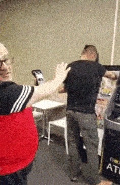 |搞笑段子GIF:护士姐姐专业一点好吗,快帮我看看病