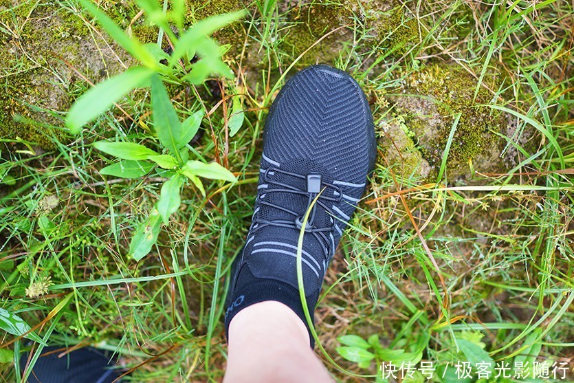 鹅卵石|不怕脏,不怕水,还很轻!OneMix小黑鞋评测