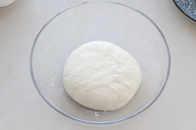 两锅|入冬后就馋酸菜馅的包子,皮薄馅大酸爽美味,一次蒸两锅都不够吃