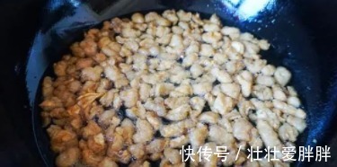 熬猪油,只加盐是外行,多加这2样,猪油又白又香,放一年都不坏!