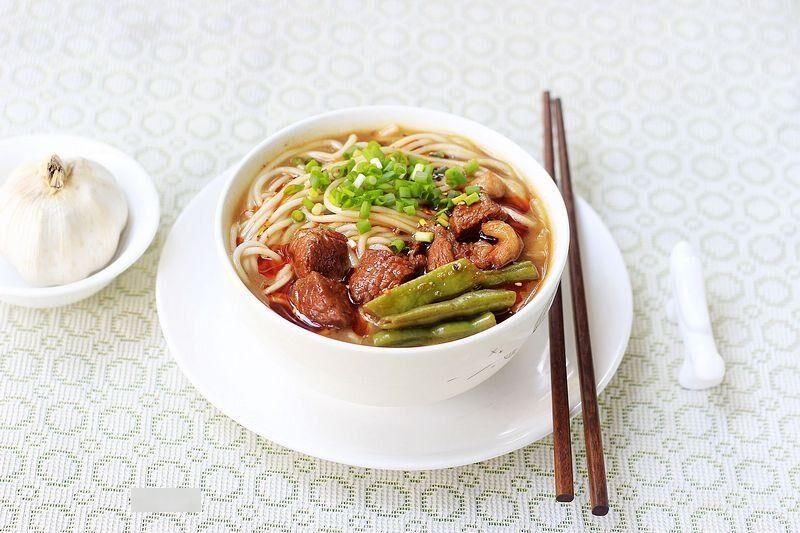 冬天别犹豫吃面,这碗红烧面太香了,有肉有菜吃一口就上瘾