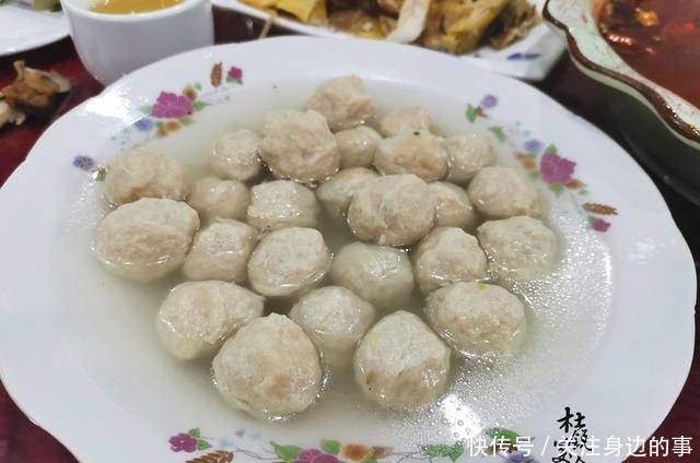 晒500一桌的农村宴席,网友这太实惠了,在城里至少1千!