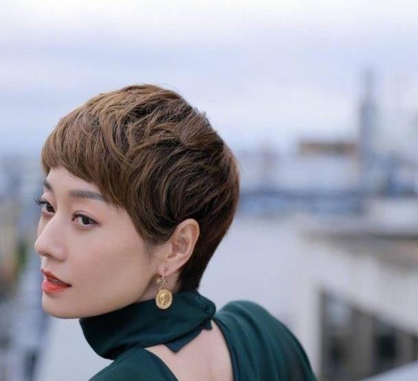 五官 女人脸上有这4个标志,很适合剪“短发”发型,瘦脸又显气质