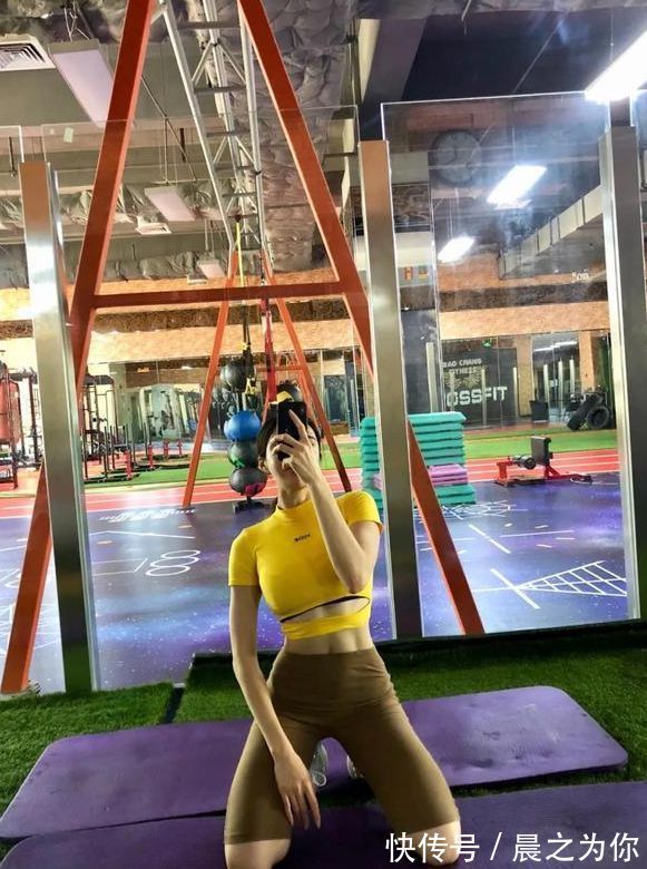 小姐姐|90后海南姑娘,穿上紧身裤秀身材,健身和自律改变了她