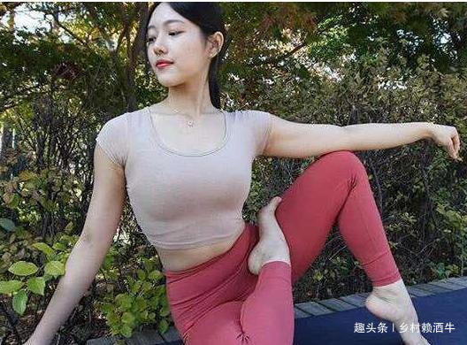 身材颜值|35岁辣妈健身11年,穿着打扮像18岁少女,身材颜值爆表