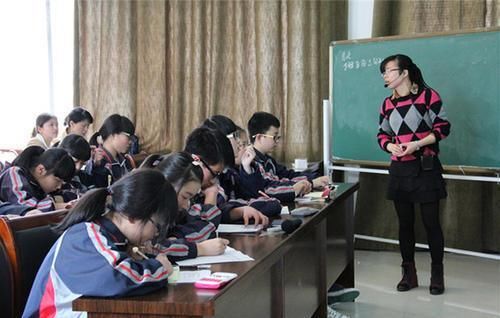 学生成绩好不好，影响的关键因素是哪几个？关键在于信心和态度！