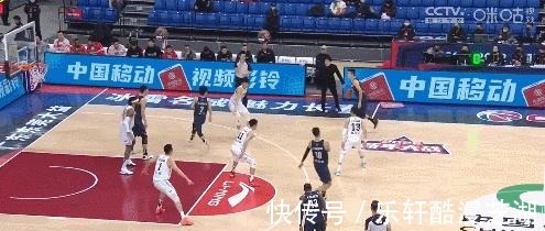 NB疯了！隔扣易建联！这一扣绝对NBA级别……