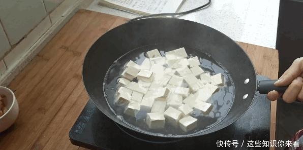  做麻婆豆腐，学会这个技巧，豆腐麻辣鲜香嫩而不碎，比吃红烧肉香