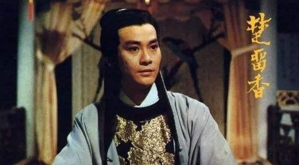 龙碧霞!读者不满意女主角的名字,金庸大笔一挥将其删掉,却造就绝世经典