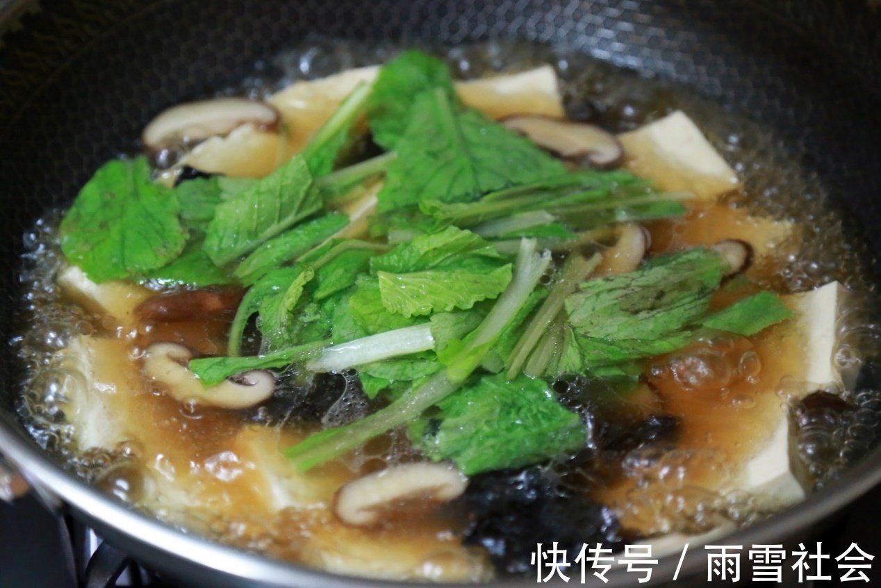 木耳|清血养胃的香菇木耳白菜豆腐汤，美味可口，营养健康