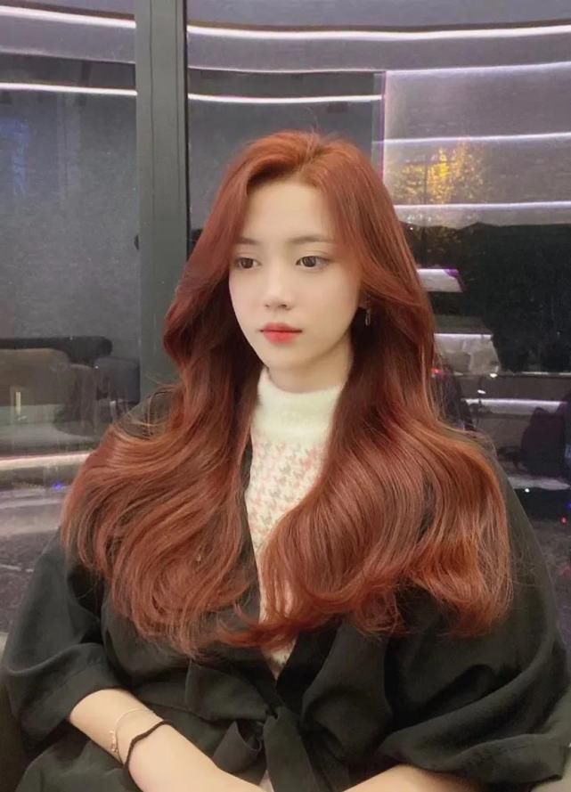 女人30岁别烫羊毛卷，太老气，有这10几款就够了