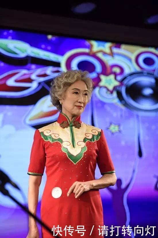 女人老了就得认命71岁“中国奶奶”闪耀时尚圈,气场不输超模
