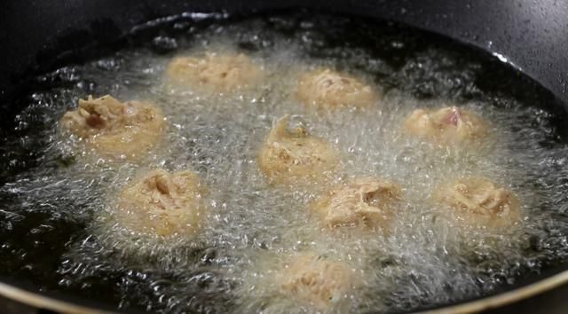 冬季，遇到这芋头别手软，教你最好吃的做法，外酥里嫩