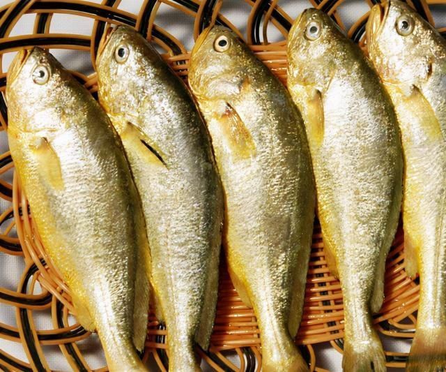 买鱼时，内行人专挑这3种海鱼买，无法人工养殖，肉质鲜嫩还便宜