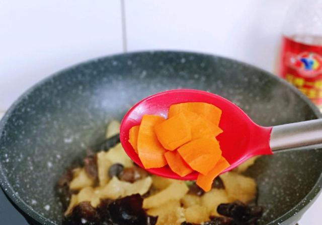 用来|没想到这种食材还能用来做小炒,香气扑鼻还不油腻.好吃不上火