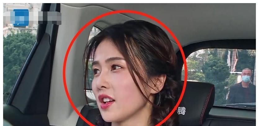 白鹿《跑男9》生圖流出,玩游戲時滿頭大汗,脫妝后暴露真顏值