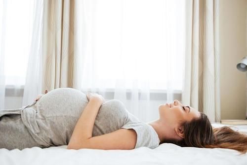 妈妈们|孕晚期一定要左侧睡吗?产科医生:盲目坚持,委屈孕妈还坑了宝宝